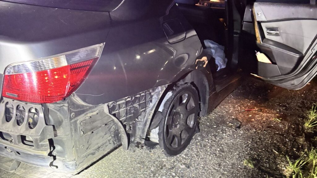 Vehículo detenido por las autoridades luego de una persecución a más de 130 MPH el sábado 4 de abril en la I-5 — Foto: WSP