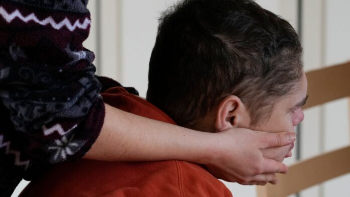 Ejemplo de un joven con necesidades especiales que podría recibir asistencia del programa “Take Me Home” (AP Photo/Gregorio Borgia)