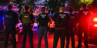 Washington registra aumento en detenciones migratorias durante los últimos meses Grupo de agentes de Operaciones de Control y Remoción (ERO) en espera de iniciar un operativo — Foto: ICE