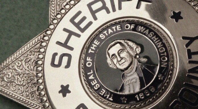 Cuatro sheriffs de Washington demandan al estado por nueva ley sobre certificación policial Insignia del sheriff del condado Spokane — Imagen: Spokane County Sheriffs Office