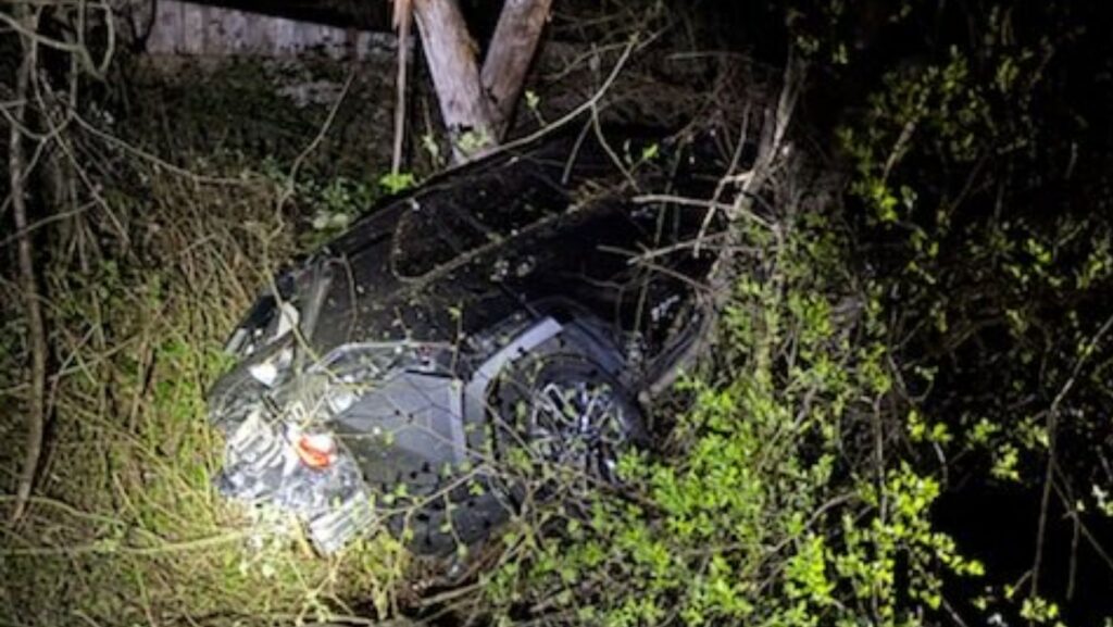 Uno de los vehículos involucrados en el choque — Foto: WSP 