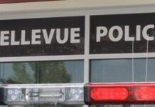 Detienen en Bellevue a dos presuntos integrantes de red que robaba a personas mayores Recinto del departamento de policía de Bellevue — Imagen: Policía de Bellevue