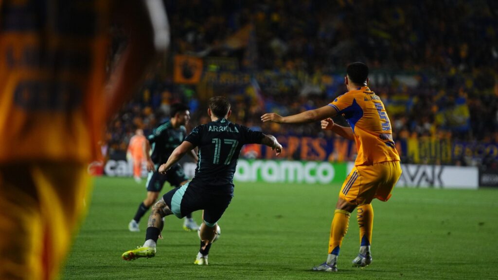 Jugadores durante el partido donde los Sounders cayeron ante los Tigres en México — Imagen: Mike Fiechtner / Sounders FC Communications