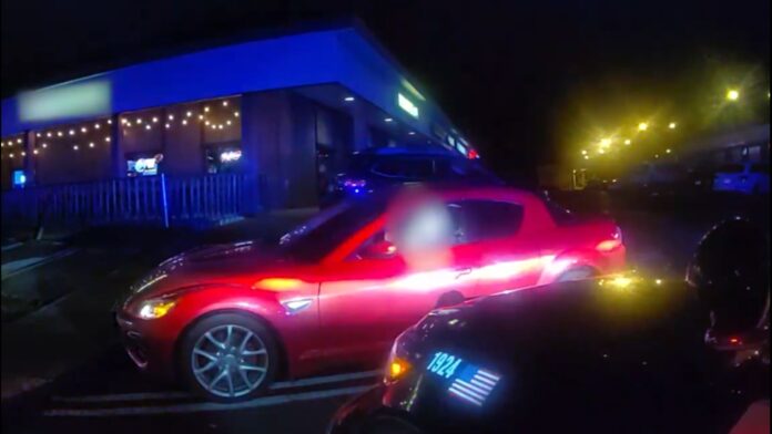 General Leo 2 - 2026-04-16T111403.087 Momento en que un agente detiene a un sospechoso de DUI en Redmond — Imagen: Departamento de policía de Redmond