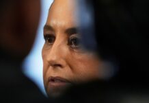 Sheinbaum solicita autorización para el ingreso de Navy SEALs a México La presidenta Claudia Sheinbaum solicita al Senado mexicano autorización para el ingreso de militares de Estados Unidos ( Navy SEALs) a territorio mexicano (Foto AP/Marco Ugarte)