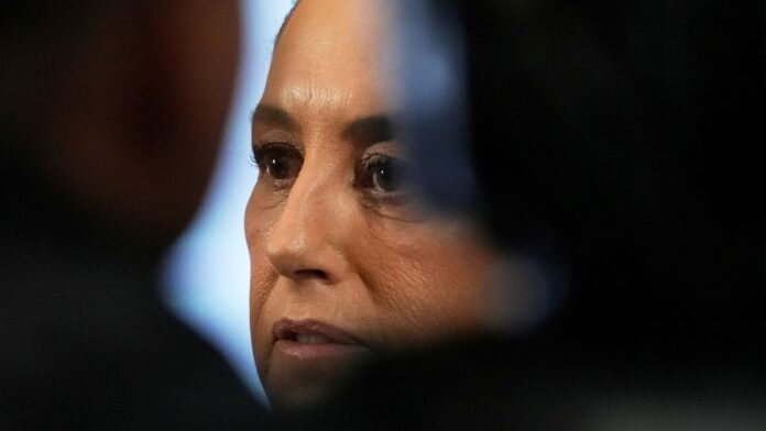 La presidenta Claudia Sheinbaum solicita al Senado mexicano autorización para el ingreso de militares de Estados Unidos ( Navy SEALs) a territorio mexicano (Foto AP/Marco Ugarte)