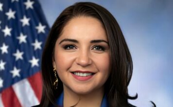 Congresista reacciona a fallo negativo contra DACA y advierte mayor riesgo para dreamers Congresista Delia Ramírez — Imagen: Congreso de EE.UU.