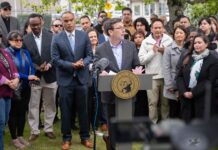 Gobernador Ferguson y fiscal Brown buscan orden judicial para poder inspeccionar centro de ICE en Tacoma Bob Ferguson y el fiscal general Nick Brown anuncian una solicitud de orden judicial para permitir inspecciones sanitarias en el centro de procesamiento de ICE del Noroeste.