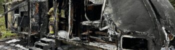 Estado del tráiler luego del incendio — Imagen: Cuerpo regional de bomberos y rescate de Snohomish