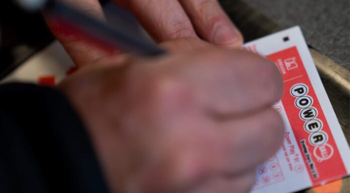 Boleto de Powerball vendido en Federal Way deja premio de $150,000