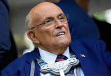 Rudolph Giuliani, ex-asesor del presidente Donald Trump, se encuentra hospitalizado en estado crítico Rudolph Giuliani participa en una ceremonia del aniversario del 11 de septiembre en Nueva York en 2025, durante un acto conmemorativo de los atentados terroristas.