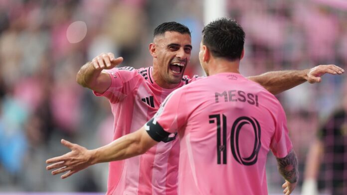 Lionel Messi celebra junto a Germán Berterame después de un gol del Inter Miami frente a Portland Timbers durante un partido de la MLS en Miami, el 17 de mayo de 2026. Foto: Rebecca Blackwell/AP.