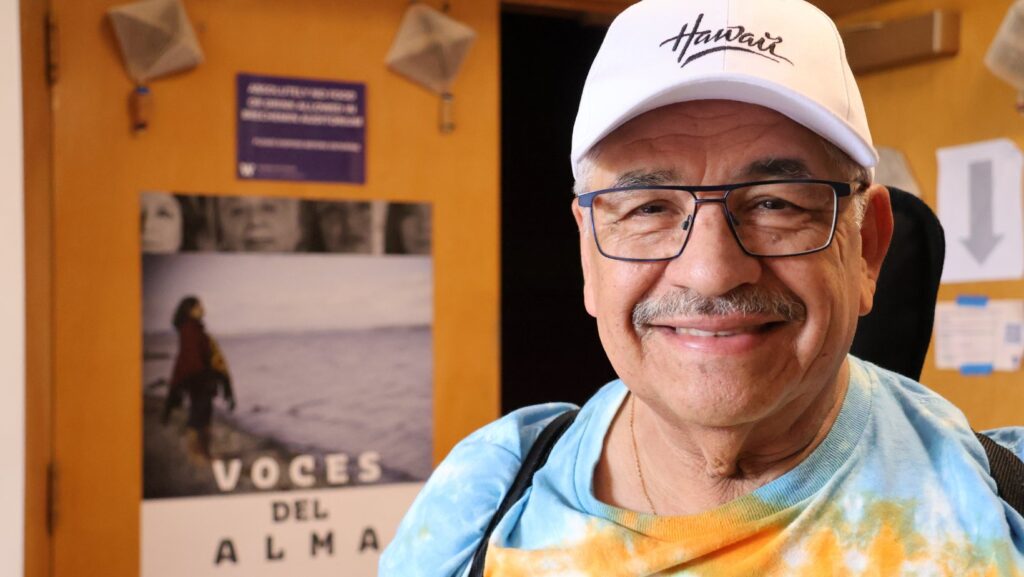 El músico Marco Cortés participa en el Festival Internacional de Poesía Voces del Alma en la Universidad de Washington. Foto: Latino Herald™.