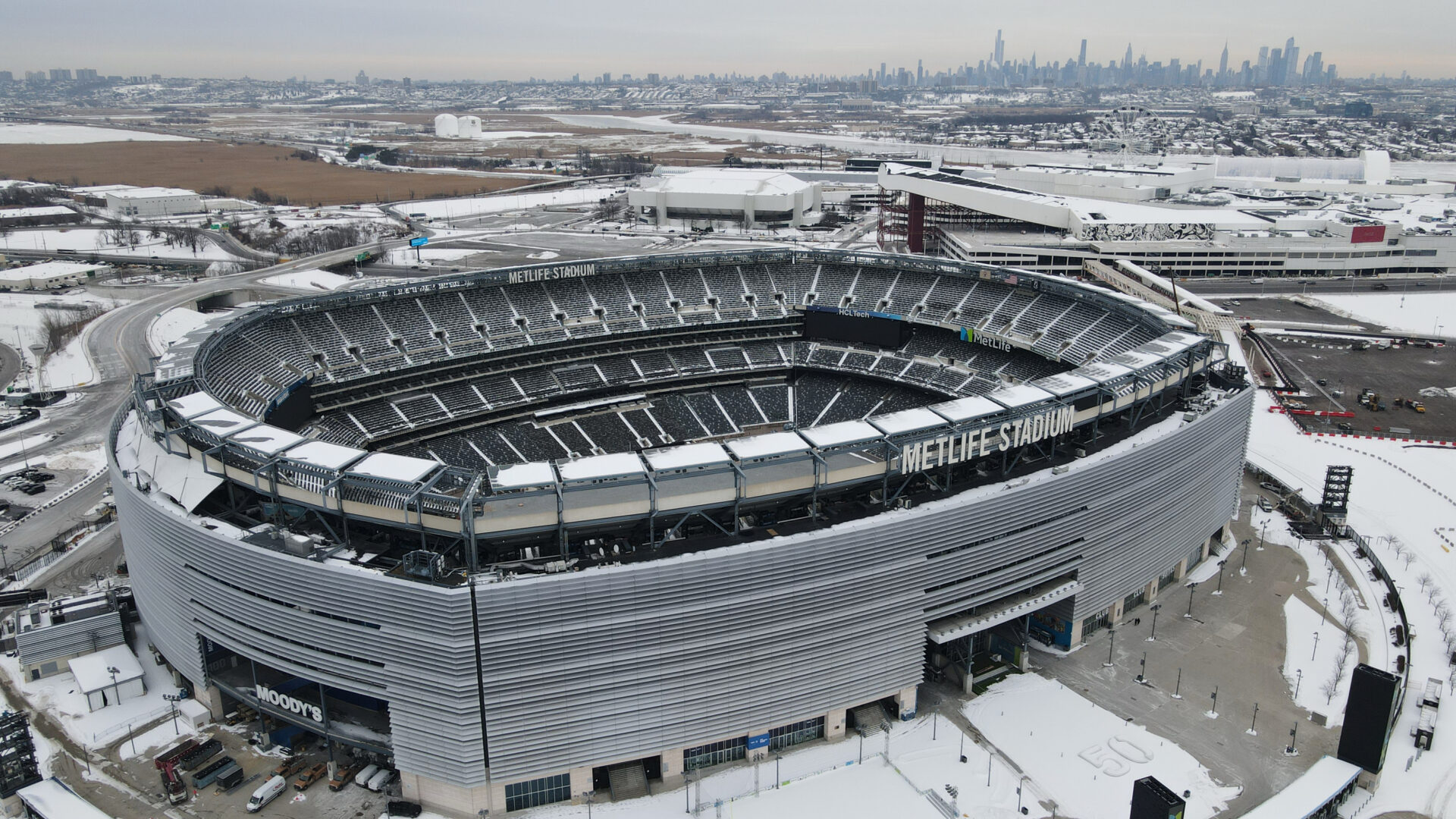 ARCHIVO - La vista de Manhattan detrás del MetLife Stadium, sede de partidos del Mundial, en East Rutherford, Nueva Jersey, el 3 de enero de 2026. (AP Foto/Seth Wenig)