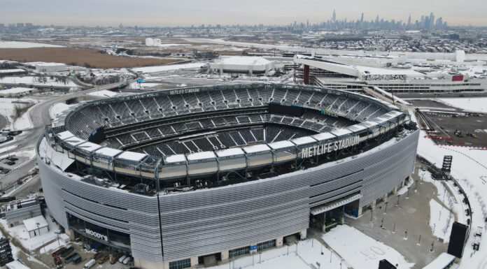 FIFA enfrenta investigación por entradas del Mundial 2026 tras denuncias sobre precios ARCHIVO - La vista de Manhattan detrás del MetLife Stadium, sede de partidos del Mundial, en East Rutherford, Nueva Jersey, el 3 de enero de 2026. (AP Foto/Seth Wenig)