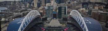 El Lumen Field —que durante el Mundial será denominado “Seattle Stadium”— y la zona centro de Seattle se observan en enero de 2026. (Foto AP/Lindsey Wasson, Archivo)