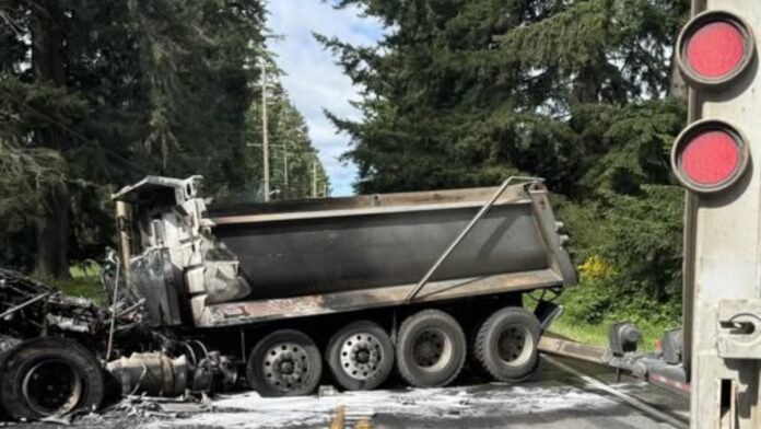 Estado del camión luego del accidente de tránsito — Imagen: Oficina del sheriff del condado de Thurstone