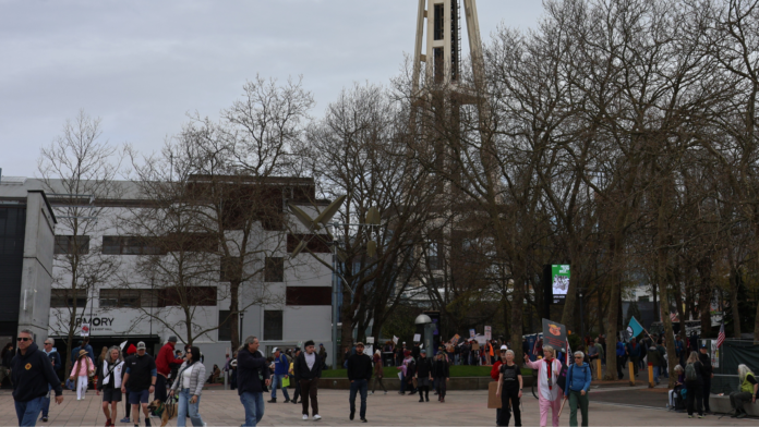 Seattle Center El Seattle Center con el edificio del Armory como fondo