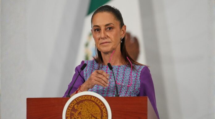 Sheinbaum: México recibirá a Irán durante el Mundial tras negativa de EE.UU. La presidenta Sheinbaum ofrece su conferencia de prensa matutina diaria en Palacio Nacional. (Foto AP/Fernando Llano)