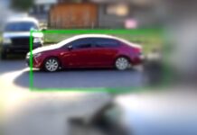 Autoridades identifican vehículo en caso de adolescente asesinado en Parkland Captura de pantalla del video publicado por las autoridades donde se ve el vehículo de interés en el caso del asesinato del adolescente en Parkland — Imagen: Oficina del sheriff del condado de Pierce
