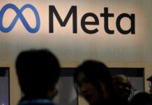 Ola de despidos en Meta afectará 1,395 puestos de trabajo en el condado King Asistentes visitan el stand de Meta en la Game Developers Conference en San Francisco. La empresa matriz de Facebook, Instagram y WhatsApp anunció recientemente una nueva ronda de despidos que afectan a cientos de trabajadores en el área metropolitana de Seattle. (Foto de AP/Jeff Chiu, Archivo)