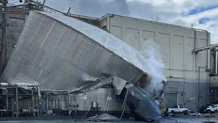 Estado del tanque que implosionó Estado del tanque que implosionó en una plata de papel en Washington — Imagen: Departamento de Bomberos de Longview