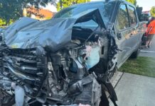 Sospechoso de DUI provoca choque y mata a una transeúnte en Lacey Estado de la camioneta involucrada en un choque fatal — Imagen: Departamento de policía de Lacey