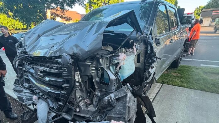 Estado de la camioneta involucrada en un choque fatal — Imagen: Departamento de policía de Lacey