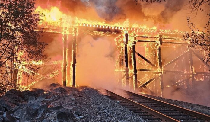 Incendio vías de tren en Snohomish