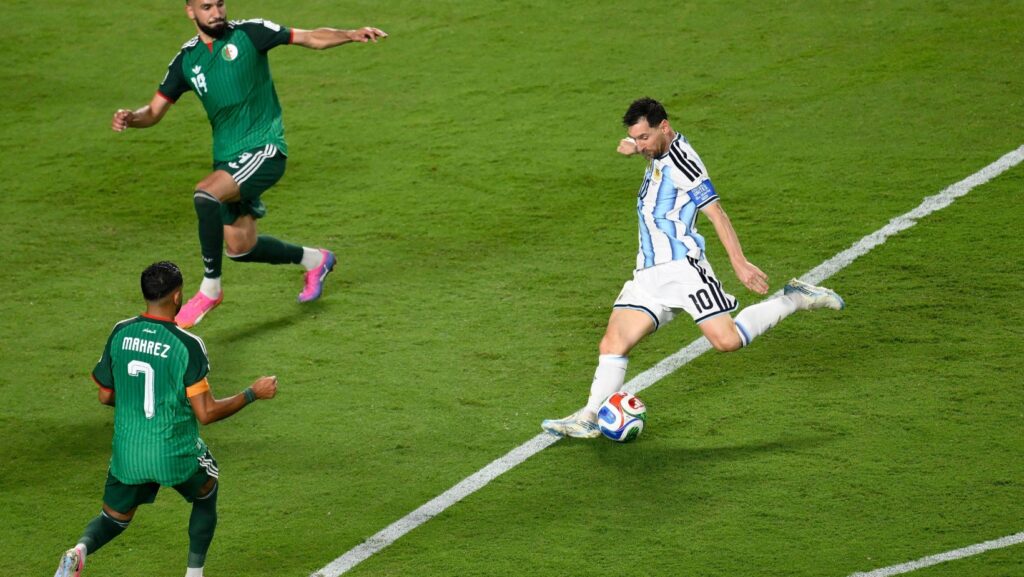 Lionel Messi anota su tercer gol para Argentina en el partido ante Argelia por el Grupo J del Mundial, el martes 16 de junio de 2026 en Kansas City, Missouri (AP Foto/Reed Hoffmann)