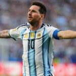 Messi debuta con tres goles en la Copa Mundial. Argentina vence 3-0 a Argelia en su debut Lionel Messi, de la selección de Argentina, festeja tras conseguir el primer tanto del partido ante Argelia en el Mundial, el martes 16 de junio de 2026 en Kansas City, Missouri (AP Foto/Ed Zurga)