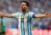 Messi debuta con tres goles en la Copa Mundial. Argentina vence 3-0 a Argelia en su debut Lionel Messi, de la selección de Argentina, festeja tras conseguir el primer tanto del partido ante Argelia en el Mundial, el martes 16 de junio de 2026 en Kansas City, Missouri (AP Foto/Ed Zurga)