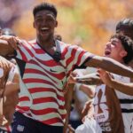 Sin Pulisic, EEUU somete 2-0 a Australia y visa boleto a los dieciseisavos de final del Mundial Alex Freeman (16) celebra tras anotar el segundo gol de Estados Unidos durante el partido contra Australia en el Grupo D del Mundial, el viernes 19 de junio de 2026, en Seattle. (AP Foto/Manu Fernández)