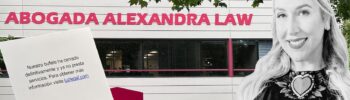 Montaje fotográfico que muestra el edificio de la antigua oficina de Abogada Alexandra Law en Tukwila, Washington, junto a una imagen en blanco y negro de Alexandra Lozano. En primer plano aparece un aviso indicando que el bufete cerró definitivamente y ya no presta servicios legales.