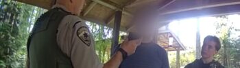 Momento en el que el sospechoso de escapar de la policía a 160 Km/h, es detenido por las autoridades — Imagen: Oficina del Sheriff del condado de Kitsap