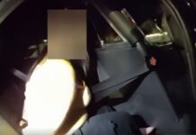 Dos arrestados por el asesinato de adolescente en Parkland; buscan a más sospechosos Momento en el que una de las sospechosas es detenida por las autoridades — Imagen: Oficina del Sheriff del condado de Pierc