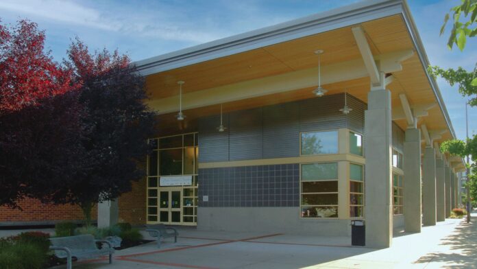 Biblioteca pública de Redmond, ubicada en el 15990 NE 85th Street Redmond, WA 98052 — Imagen cortesía de King County Library System