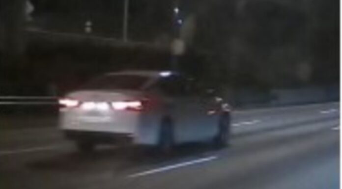 Patrulla Estatal de WA busca al conductor de un vehículo vinculado a atropello fatal en la I-5 Vehículo de interés solicitado por las autoridades — Imagen: WSP