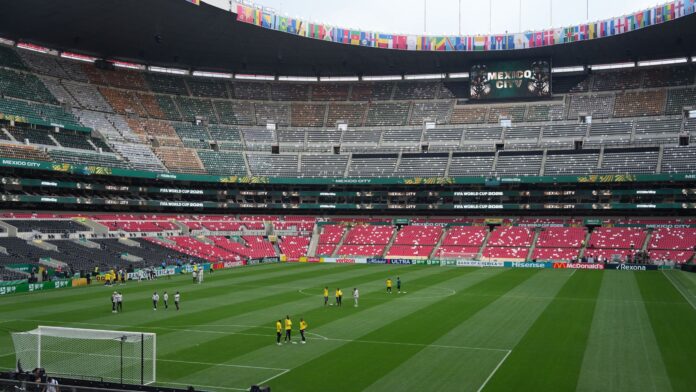 La selección de Sudáfrica reconoce la cancha del Estadio Azteca el miércoles 10 de junio de 2026, un día antes de la inauguración del Mundial (AP Foto/Eduardo Verdugo)