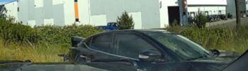 Momento en el que el agente inmoviliza el vehículo del sospechoso con su patrulla — Gráfica: Oficina del sheriff del condado de Thurston