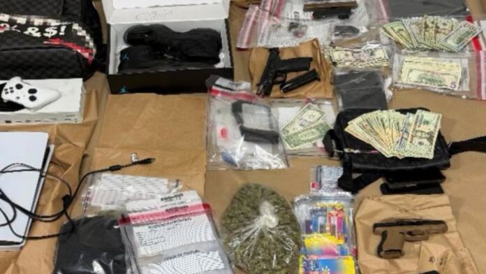 Pruebas recogidas por los investigadores durante el operativo — Imagen: Oficina del Sheriff del condado de Thurston