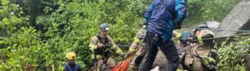 Miembro del equipo de rescate durante las operaciones — Imagen: Oficina del sheriff del condado de Pierce