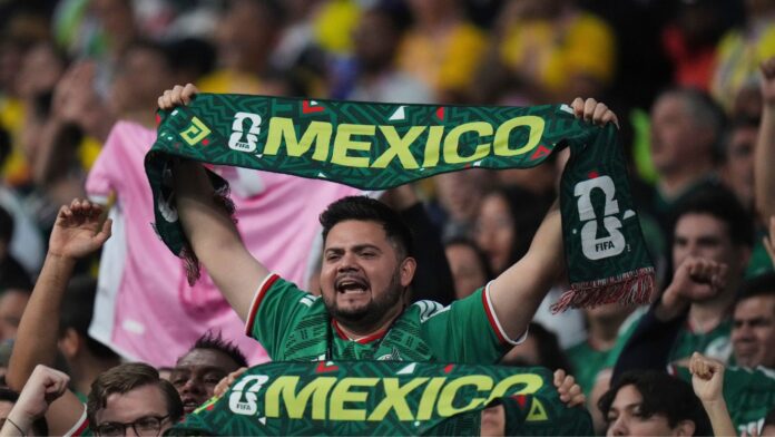 Aficionado mexicano en el Azteca