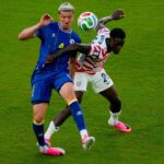 FIFA sorprende al retirar la roja a Balogun; Trump lo celebra