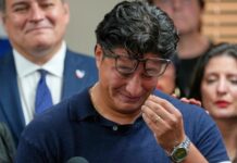 Hijo de mexicano muerto a tiros por el ICE exige investigación independiente