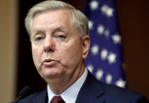 Muere el senador Lindsey Graham a los 71 años; su oficina confirma una breve y repentina enfermedad Senador republicano Lindsey Graham habla con periodistas en la capital turca Ankara, Turquía, el sábado 19 de enero de 2019, un día después de reunirse con el presidente turco Recep Tayyip Erdogan y otros funcionarios. Graham dice que una retirada de Estados Unidos de Siria sin un plan conduciría al caos y a un "Irak con esteroides". (Foto AP/Burhan Ozbilici)