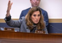 María Elvira Salazar pide rediseñar el TPS para venezolanos tras los terremotos en Venezuela Rep. Maria Elvira Salazar, R-Fla., speaks during a hearing of the House Committee on Financial Services on Capitol Hill, Tuesday, June 24, 2025, in Washington. (AP Photo/Mark Schiefelbein)