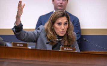 María Elvira Salazar pide rediseñar el TPS para venezolanos tras los terremotos en Venezuela Rep. Maria Elvira Salazar, R-Fla., speaks during a hearing of the House Committee on Financial Services on Capitol Hill, Tuesday, June 24, 2025, in Washington. (AP Photo/Mark Schiefelbein)