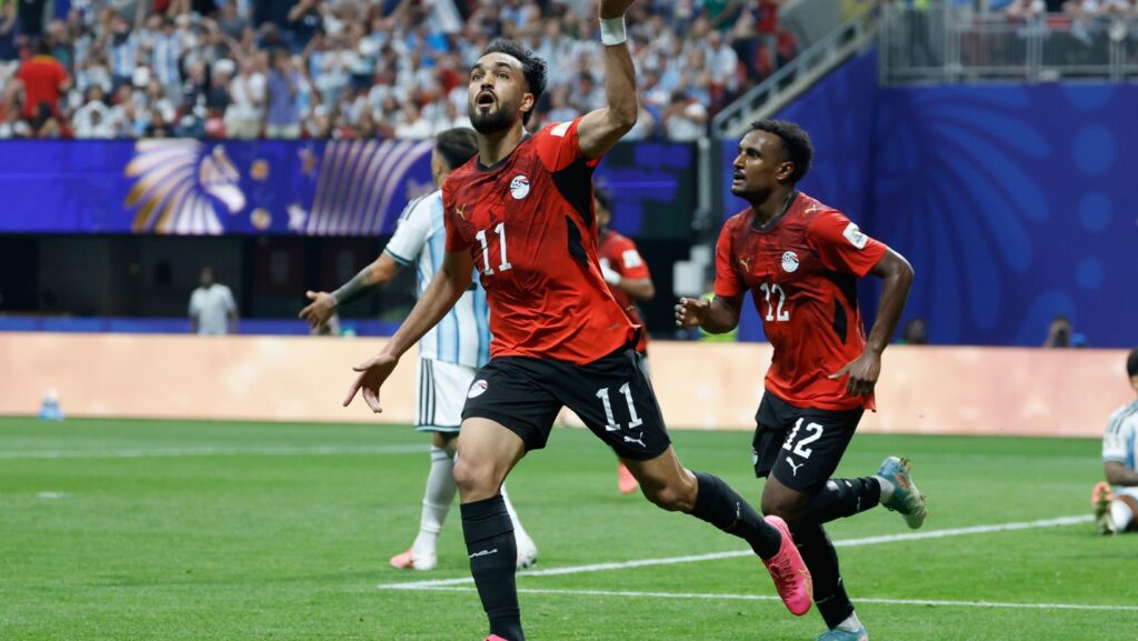 Mostafa Zico (11) celebra tras anotar el segundo gol de Egipto en el partido contra Argentina en los octavos de final del Mundial, el martes 7 de julio de 2026, en Atlanta. (AP Foto/Erik S. Lesser)