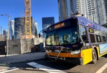 Sospechoso de tiroteo en autobús de Metro podría enfrentar cadena perpetua Metro Bus con la señal de Shoreline en el centro de la ciudad de Seattle.